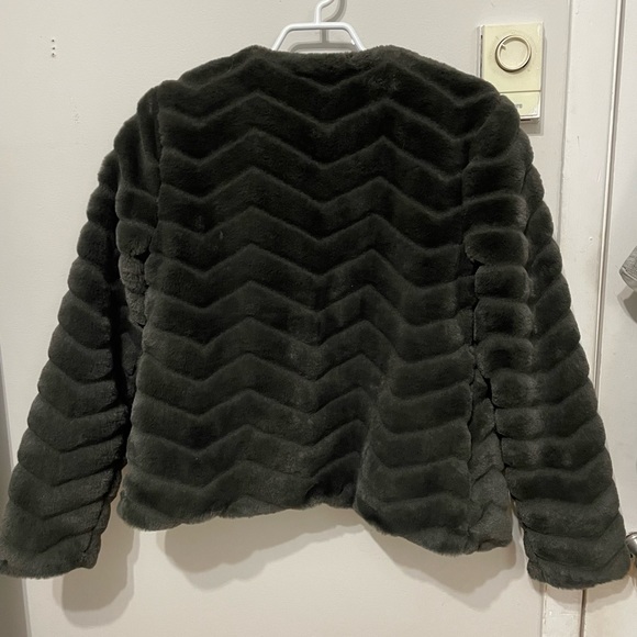 Vera Moda Faux Fur coat - Picture 2 of 7